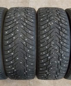 käytetyt 215/45R16 Nokian Hakkapeliitta 8 nastarenkaat