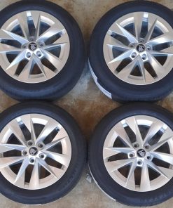 Alternative view of Siirtoajetut Skoda Octavia alkuperäiset alumiinivanteet + 205/55R17 kesärenkaat