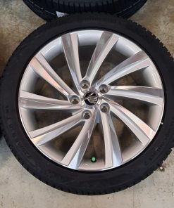 Uudet Skoda Octavia alkuperäiset alumiinivanteet 7,5x18 + 225/45R18 kitkarenkaat + typpi