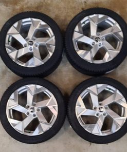 Alternative view of Uudet Skoda alumiinivanteet 8x18 + 235/45R18 kitkarenkaat + typpi