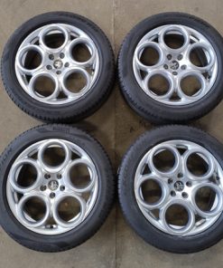 Käytetyt Alfa Romeo alkup.alumiinivanteet + 235/50R18 kesärenkaat