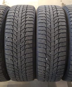 Siirtoajetut 215/55R18 Triangle kitkarenkaat