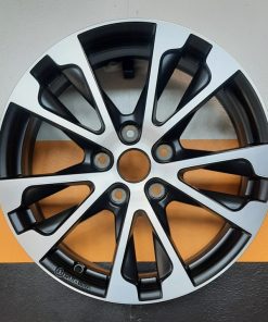 Dacia Duster alkuperäiset alumiinivanteet 6,5x17 5x114,3 ET50