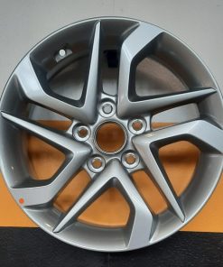 Hyundai Tucson alkuperäiset vanteet 6,5x16 5x114,3 ET45 KR67,1