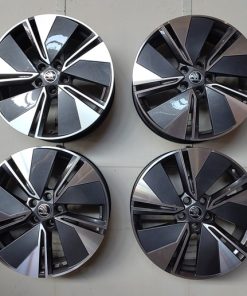 Siirtoajetut Skoda OE alumiinivanteet Regulus 8x19 5x112 ET45 KR57,1