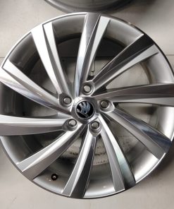 Alternative view of Skoda alkuperäiset "Demo" alumiinivanteet 7,5x18 5x112 ET48 KR57,1